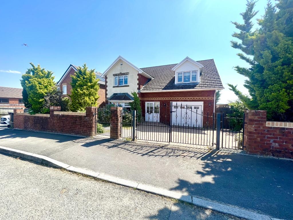 Castle Park Merthyr Tydfil Cf48 3 Bed Detached House £330 000