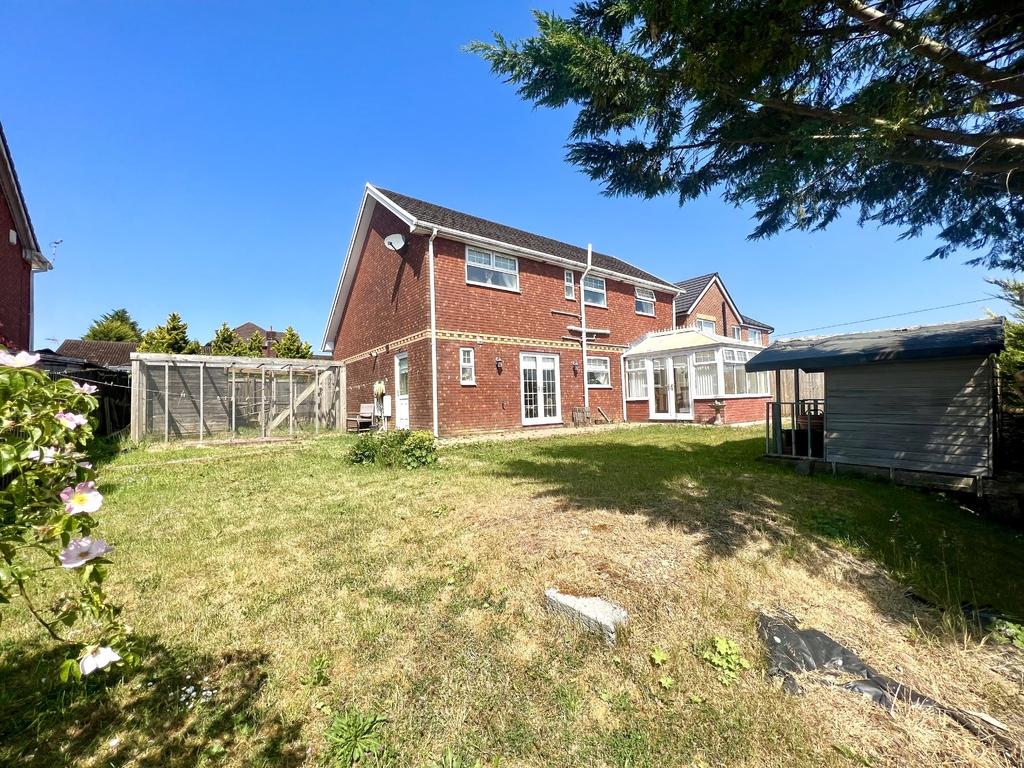 Castle Park, Merthyr Tydfil CF48 3 bed detached house £330,000