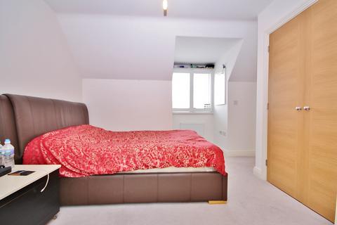 4 bedroom terraced house for sale, Gloucester Close, Knaphill, Woking, Surrey, GU21
