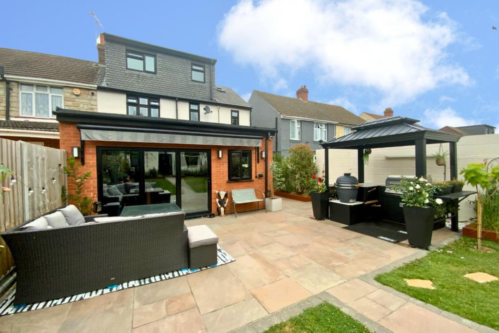 Maryport Road, Luton, Bedfordshire, LU4 8EA 5 bed end of terrace house