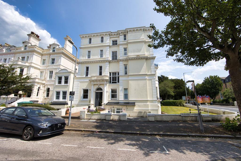 Augusta Gardens, Adelphi Court, CT20 1 bed apartment for sale £195,000
