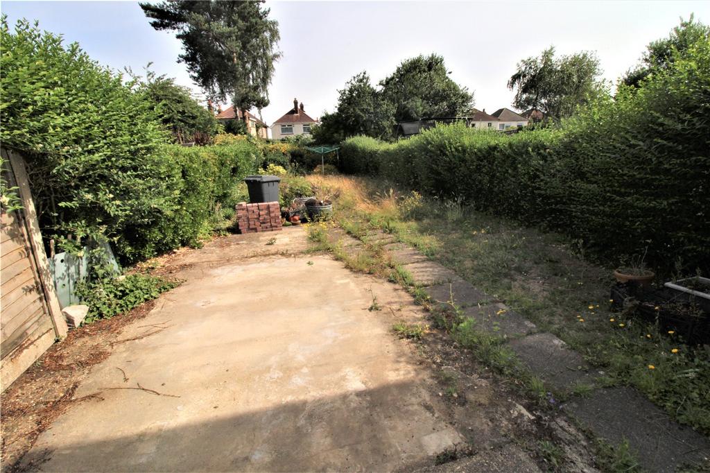 Ensbury Park Road, Bournemouth, BH9 3 bed detached house for sale £