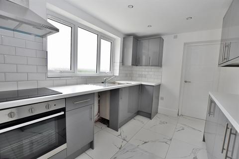 2 bedroom flat to rent, Clifton Street, Bilston