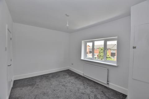 2 bedroom flat to rent, Clifton Street, Bilston