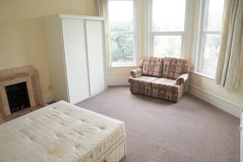 1 bedroom flat to rent, Woodside Park Road, N12 8RP