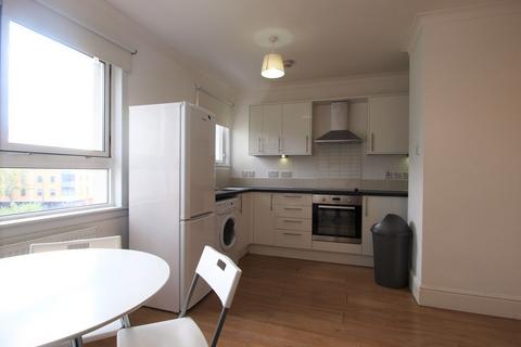 4 bedroom flat to rent, Everett House, Hornsey Road, Holloway, N7