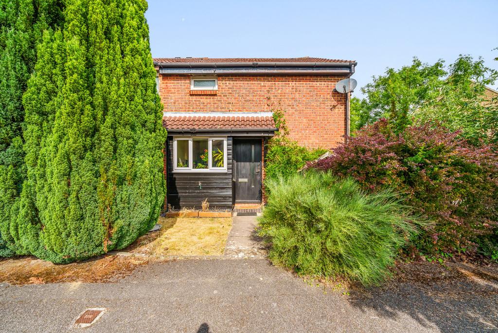 Bradfield Close, Guildford, GU4 1 bed semidetached house for sale £