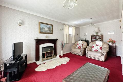 2 bedroom bungalow for sale - Inglewood Close,  Warrington, WA3