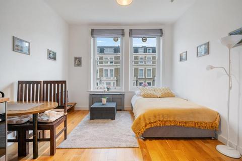 Studio to rent, Penywern Road, Earls Court, London, SW5