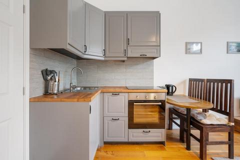 Studio to rent, Penywern Road, Earls Court, London, SW5