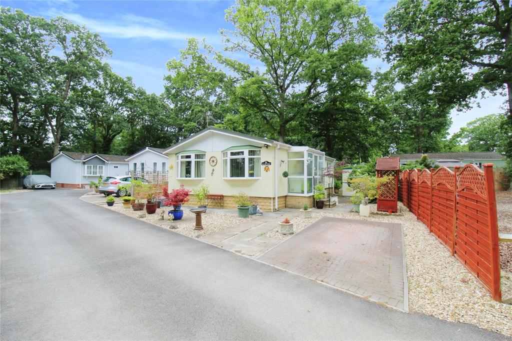 Trowbridge Lodge Park, Trowbridge 2 bed park home for sale £165,000