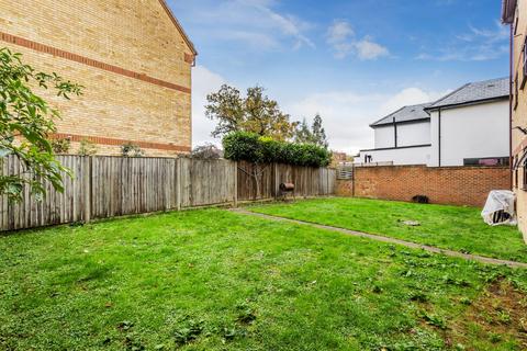 28 Adelina Mews, London, SW12 0BG