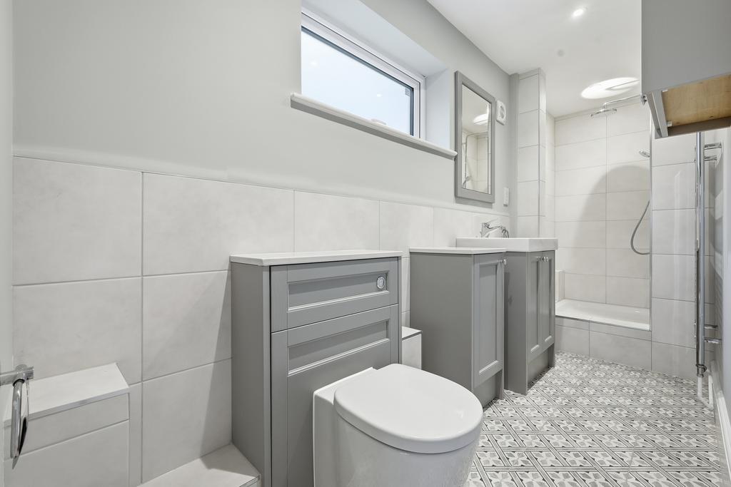 Grd Flr En-suite