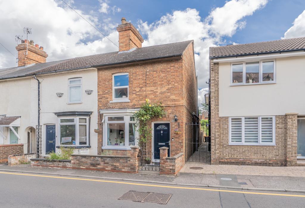 Bassett Road, Leighton Buzzard, Bedfordshire 2 bed end of terrace house