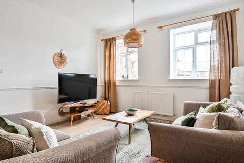 1 bedroom maisonette to rent, Meadrow, Godalming, GU7