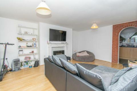 3 bedroom terraced house to rent, Monmouth Drive, Leicester, LE2