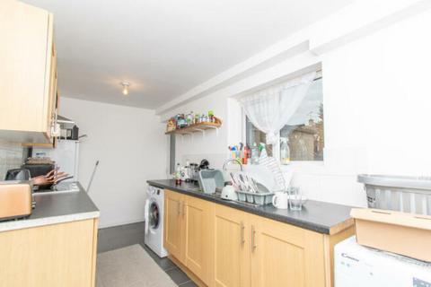 3 bedroom terraced house to rent, Monmouth Drive, Leicester, LE2
