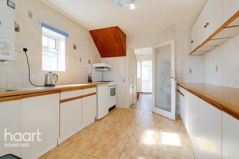 35 Garry Way, Romford, RM1 4YU