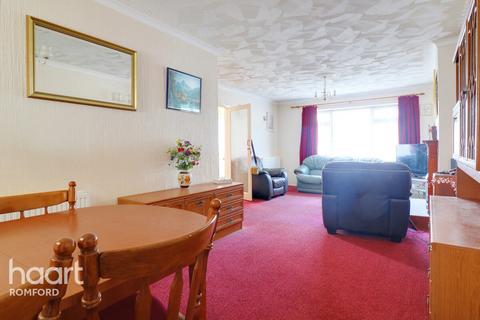 35 Garry Way, Romford, RM1 4YU