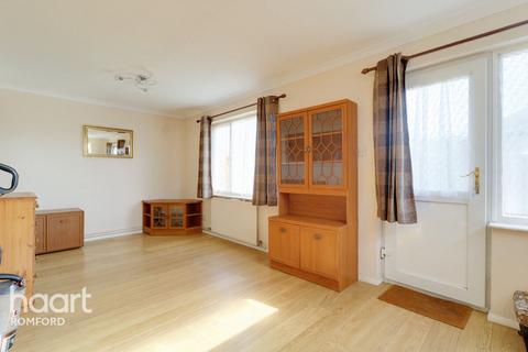 35 Garry Way, Romford, RM1 4YU