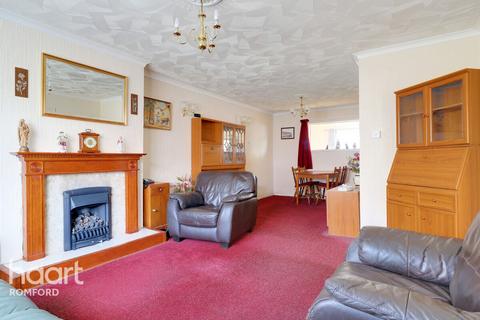 35 Garry Way, Romford, RM1 4YU
