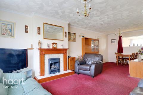 35 Garry Way, Romford, RM1 4YU