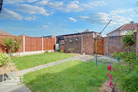 35 Garry Way, Romford, RM1 4YU