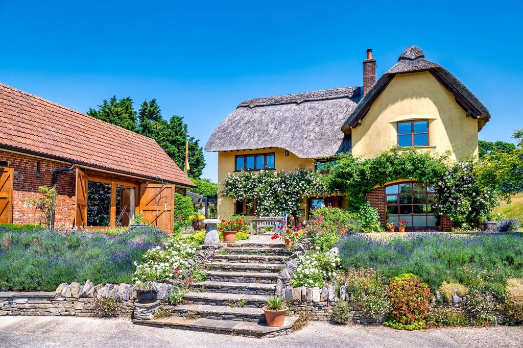 South Sway, Sway, Lymington, Hampshire, SO41 8 bed equestrian property