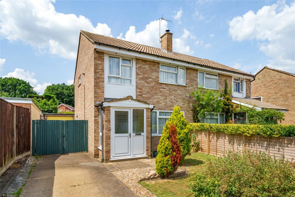 Linden Way, Ripley, Surrey, GU23 3 bed semidetached house for sale £