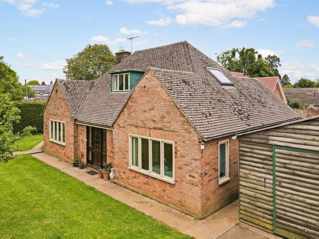 Moss Lane, Newbold On Stour, Stratforduponavon, CV37 8TU 3 bed