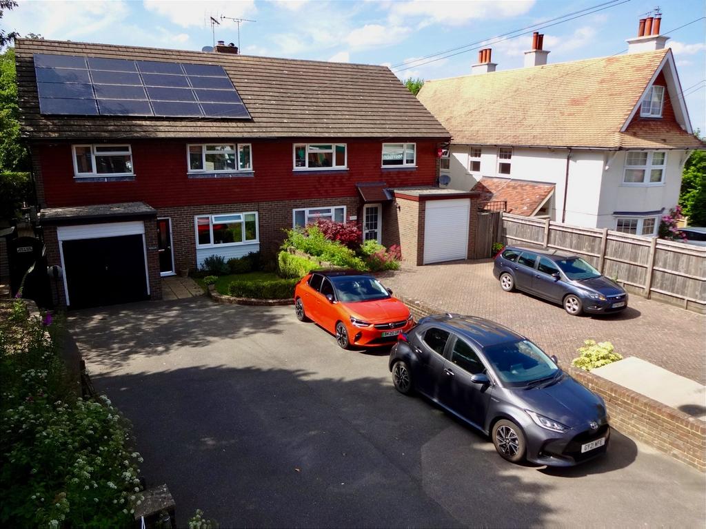 Beacon Road, Crowborough, TN6 1AS 5 bed semidetached house for sale