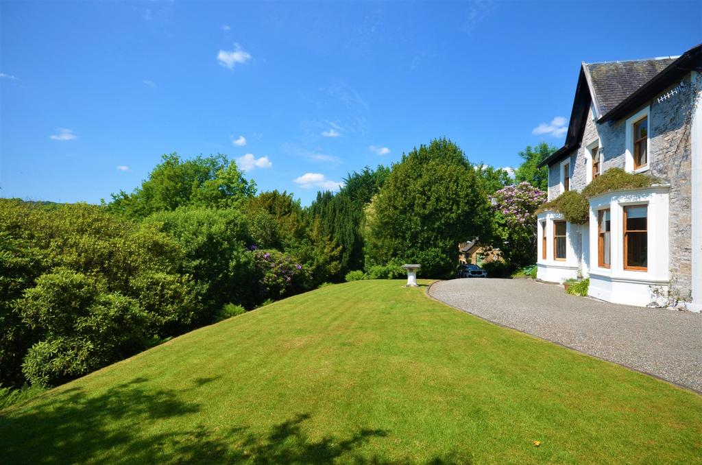 Dunivard Road, Garelochhead, Argyll and Bute, G84 0AB 5 bed detached