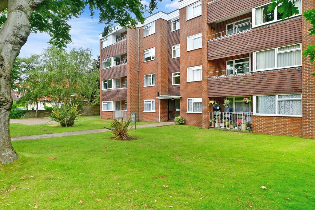 Lansdowne Road, Worthing, West Sussex 2 bed apartment for sale £250,000