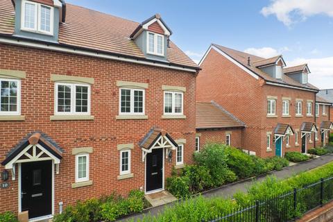 4 bedroom end of terrace house for sale, Murray Grove, Alton, Hampshire