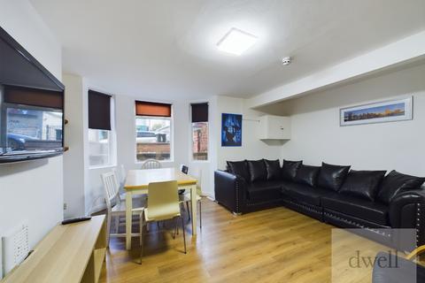 1 bedroom in a house share to rent - Queens Road, Hyde Park, Leeds, LS6
