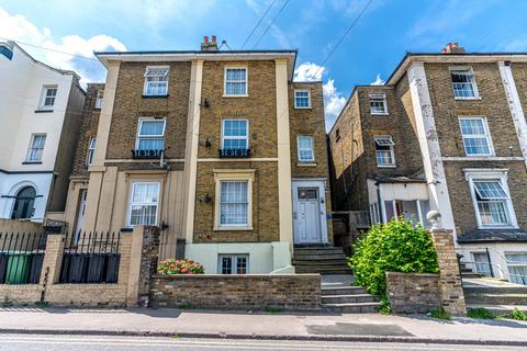 2 bedroom apartment to rent, Parrock Street, Gravesend, Kent, DA12