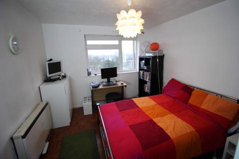 1 bedroom flat for sale, Kelso Court, Anerley Park, Penge, London SE20