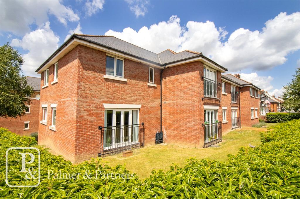 Ratcliffe Court, Colchester, Essex, CO4 3 bed apartment for sale £175,000