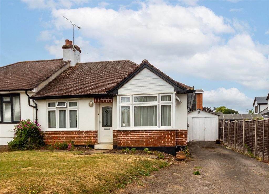 Linden Road, Redbourn, St. Albans... 2 bed bungalow - £500,000