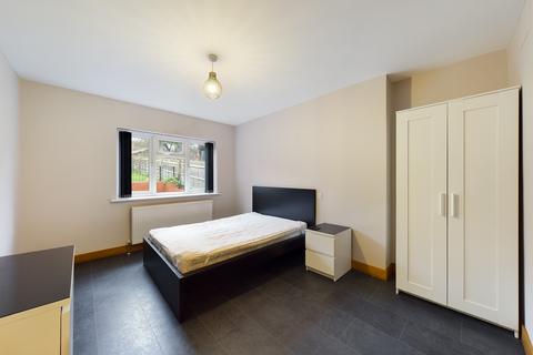 1 bedroom house of multiple occupation to rent, En-Suite Room, Bills Included, Guinions Road, High Wycombe, HP13 7NT