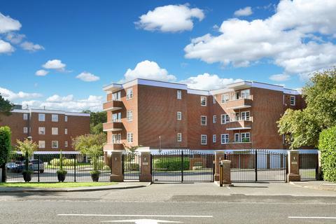 3 bedroom penthouse for sale, Bulstrode Court, Gerrards Cross, Buckinghamshire, SL9