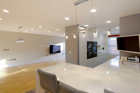 3 bedroom penthouse for sale, Bulstrode Court, Gerrards Cross, Buckinghamshire, SL9