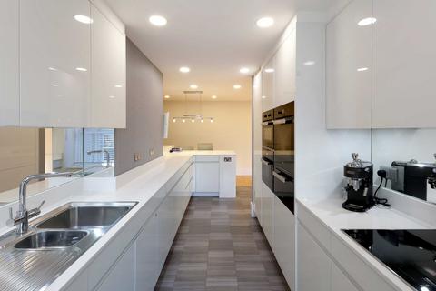 3 bedroom penthouse for sale, Bulstrode Court, Gerrards Cross, Buckinghamshire, SL9