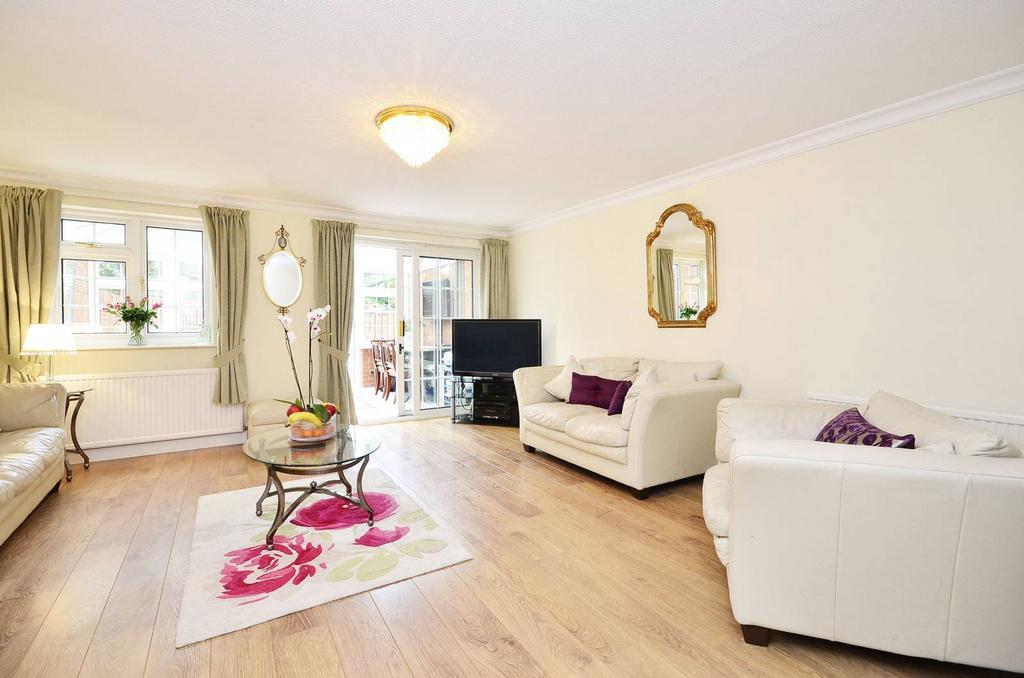 Firs Avenue, Friern London, N11 3 bed terraced house £1,800