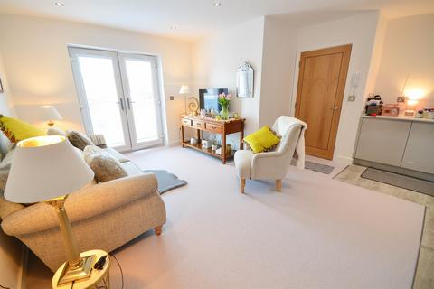 2 bedroom apartment for sale, Station Apartments, Fulwell