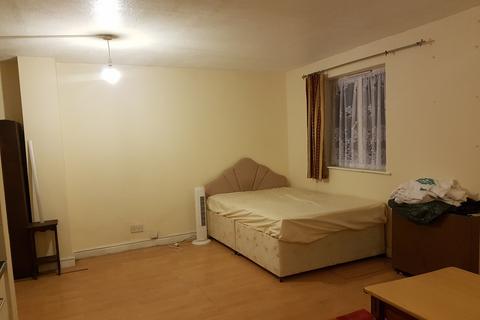 Studio to rent, Marsh Road, LU3