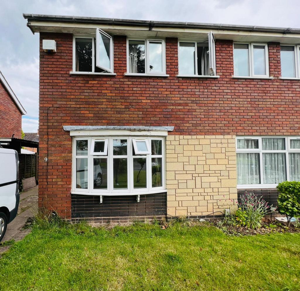 9 Wardlow Close, Wolverhampton, WV4 3 bed semidetached house £1,060
