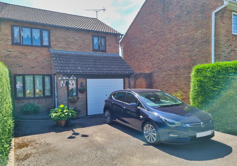 Bilberry Drive, Marchwood SO40 3 bed detached house for sale £365,000