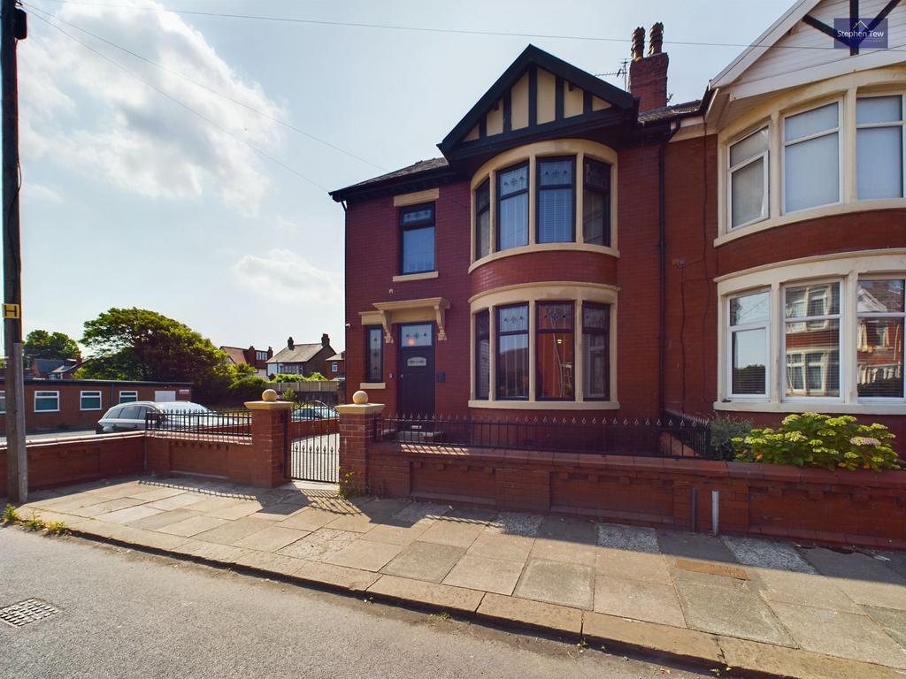 Hampton Road, Blackpool, FY4 4 bed semidetached house for sale £264,000
