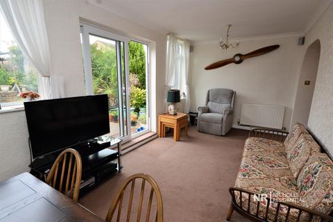 3 bedroom terraced house for sale, Angus Close, Chessington, Surrey. KT9